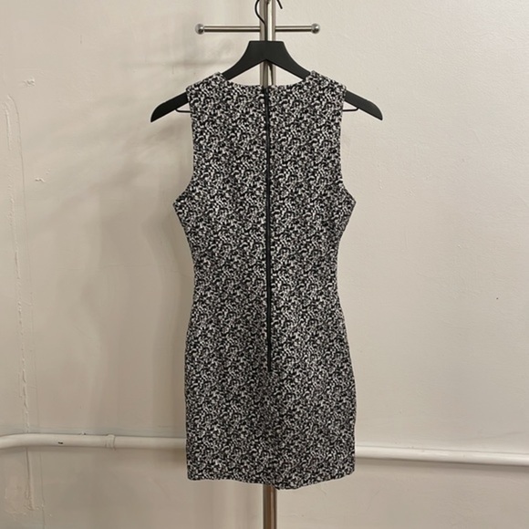 Elizabeth and James Black and White Fitted Dress - Picture 6 of 8